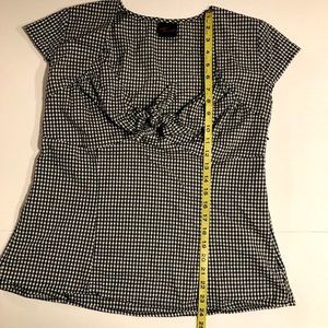 Torrid B&W Gingham Tie Front top Size 0